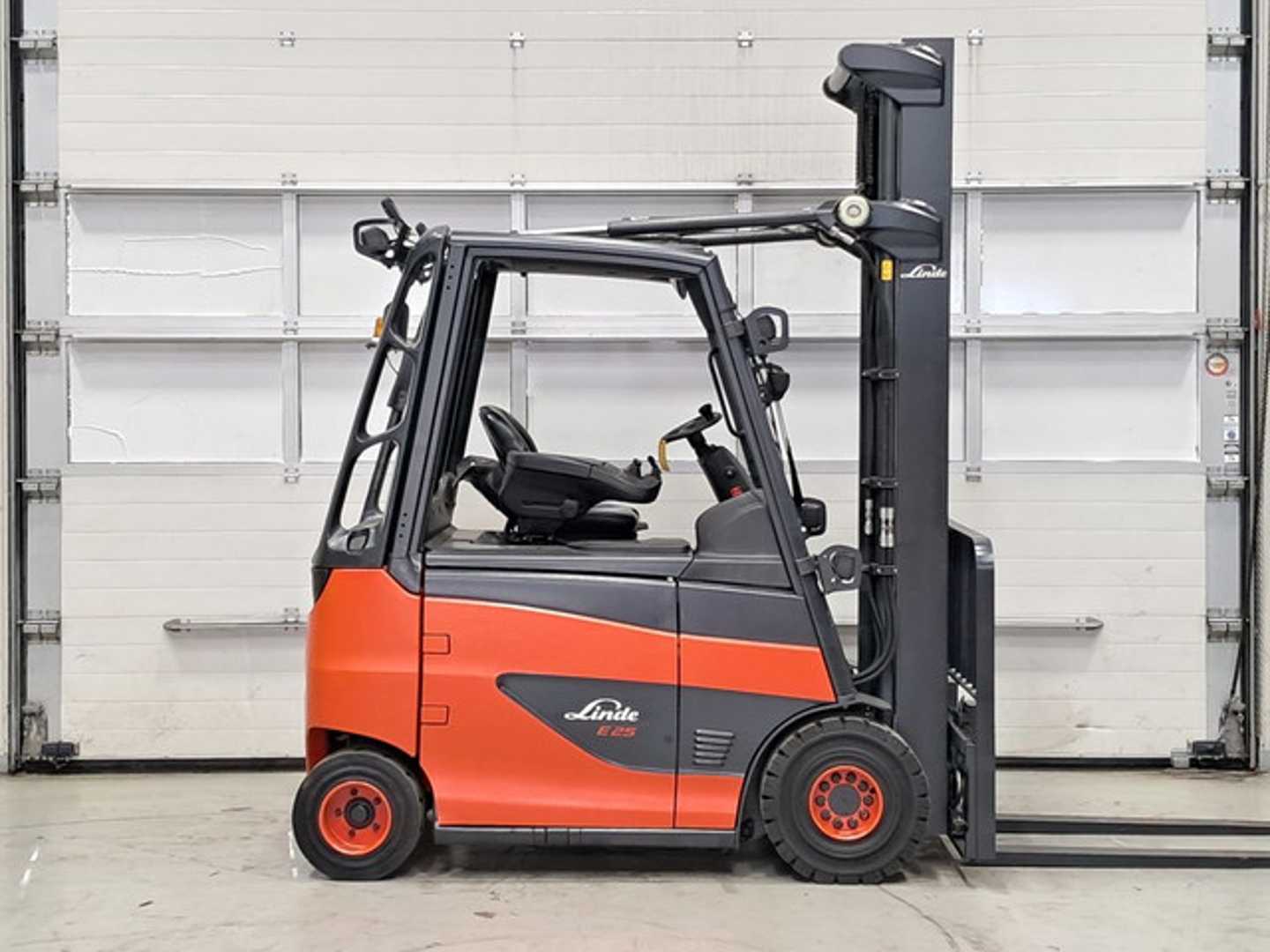 Used Forklift Linde E25H-01/600 4 ratų šakinis krautuvas (Image 4) Used Forklift Linde E25H-01/600 4 ratų šakinis krautuvas (Image 4)