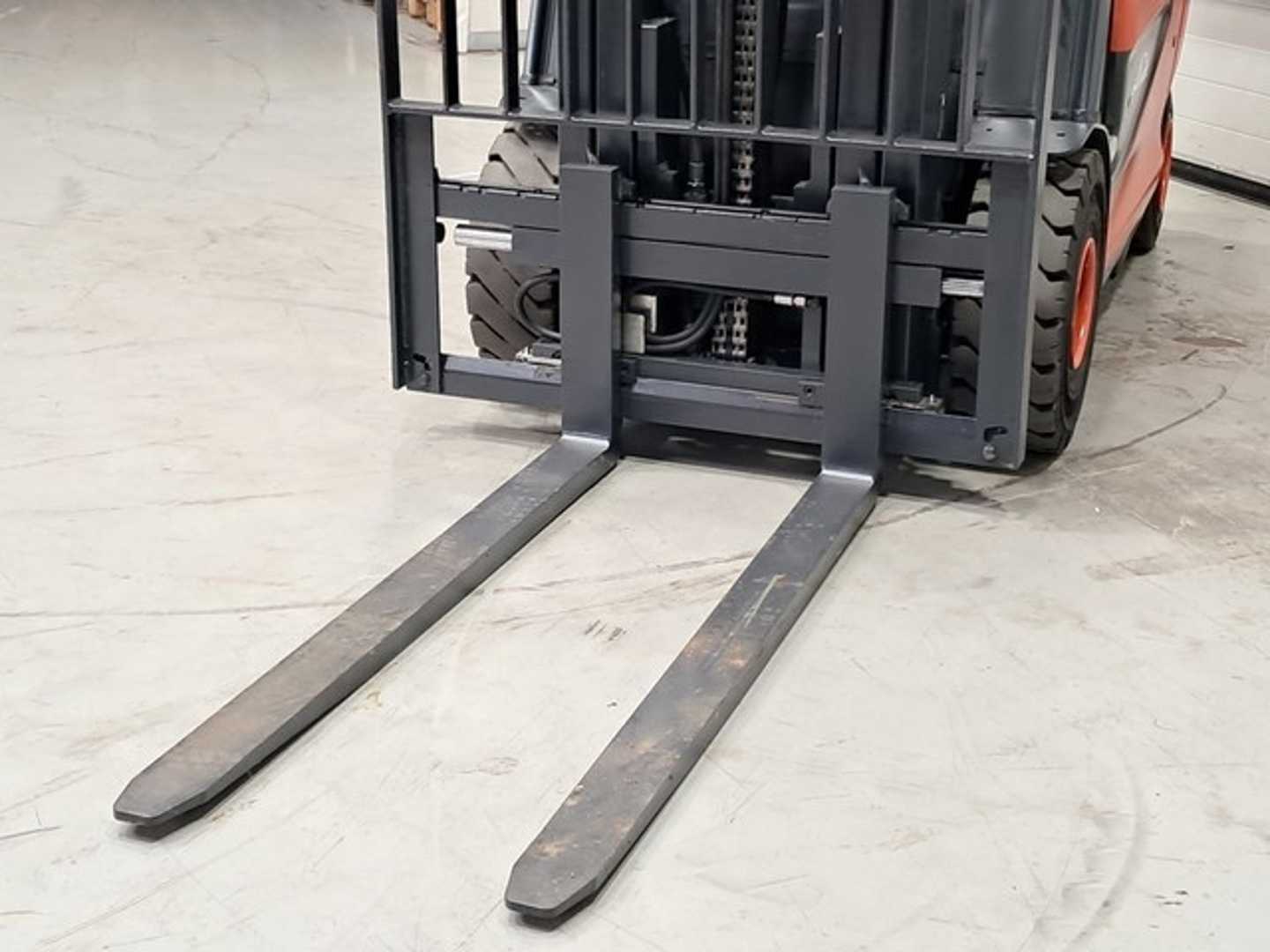 Used Forklift Linde E25H-01/600 4 ratų šakinis krautuvas (Image 6) Used Forklift Linde E25H-01/600 4 ratų šakinis krautuvas (Image 6)