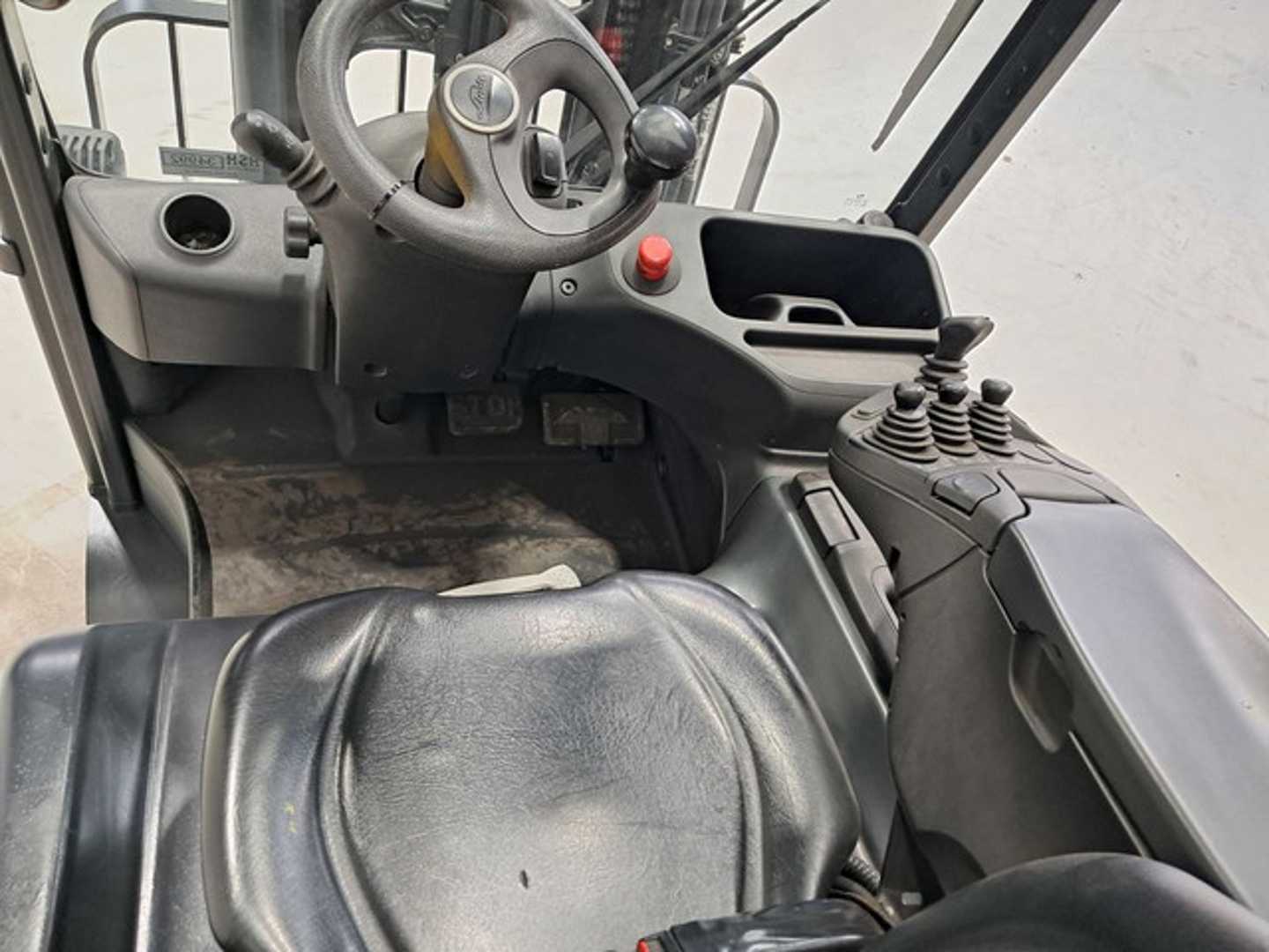 Used Forklift Linde E25H-01/600 4 ratų šakinis krautuvas (Image 7) Used Forklift Linde E25H-01/600 4 ratų šakinis krautuvas (Image 7)