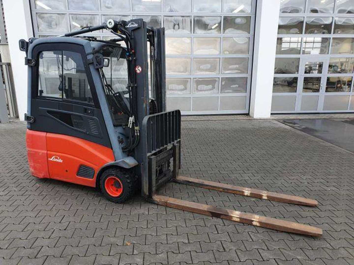 Used Forklift Linde E18 - 01 / Triplex: 4.50m! / SS / nur 5.672h! 4 ratų šakinis krautuvas (Image 2) Used Forklift Linde E18 - 01 / Triplex: 4.50m! / SS / nur 5.672h! 4 ratų šakinis krautuvas (Image 2)