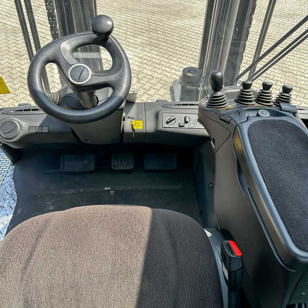 Used Forklift Linde E120/600 : 12,0t SWB 4 ratų šakinis krautuvas (Image 6) Used Forklift Linde E120/600 : 12,0t SWB 4 ratų šakinis krautuvas (Image 6)