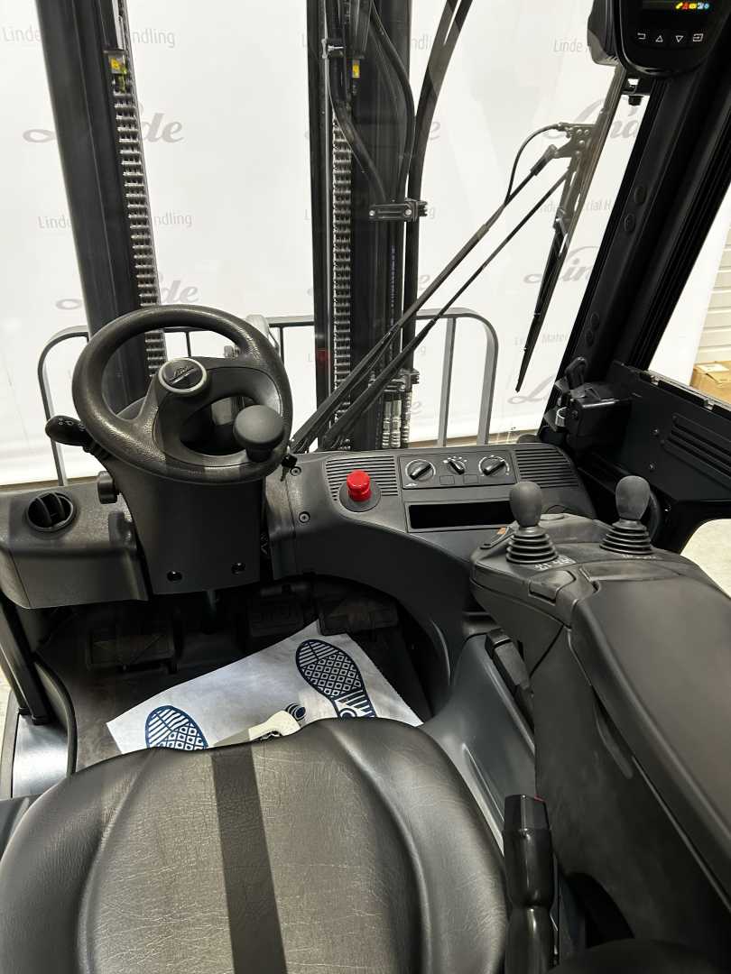 Used Forklift Linde E 30/600 H : 3,0t 4 ratų šakinis krautuvas (Image 4) Used Forklift Linde E 30/600 H : 3,0t 4 ratų šakinis krautuvas (Image 4)