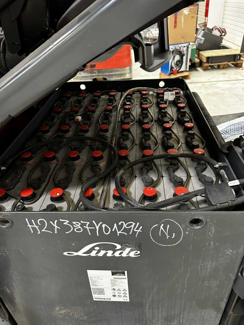 Used Forklift Linde E 30/600 H : 3,0t 4 ratų šakinis krautuvas (Image 5) Used Forklift Linde E 30/600 H : 3,0t 4 ratų šakinis krautuvas (Image 5)