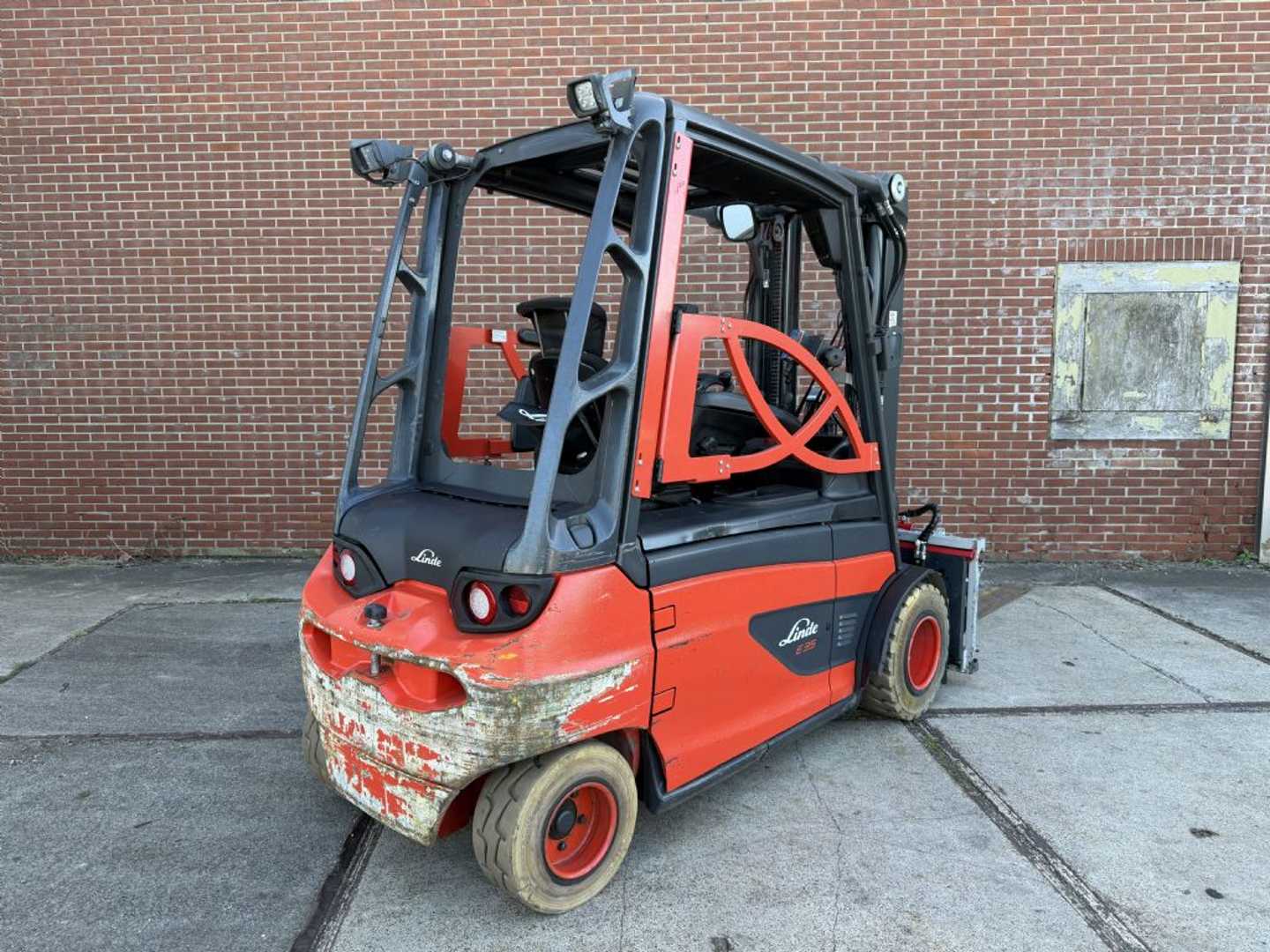 Used Forklift Linde E35L-01 4 ratų šakinis krautuvas (Image 3) Used Forklift Linde E35L-01 4 ratų šakinis krautuvas (Image 3)