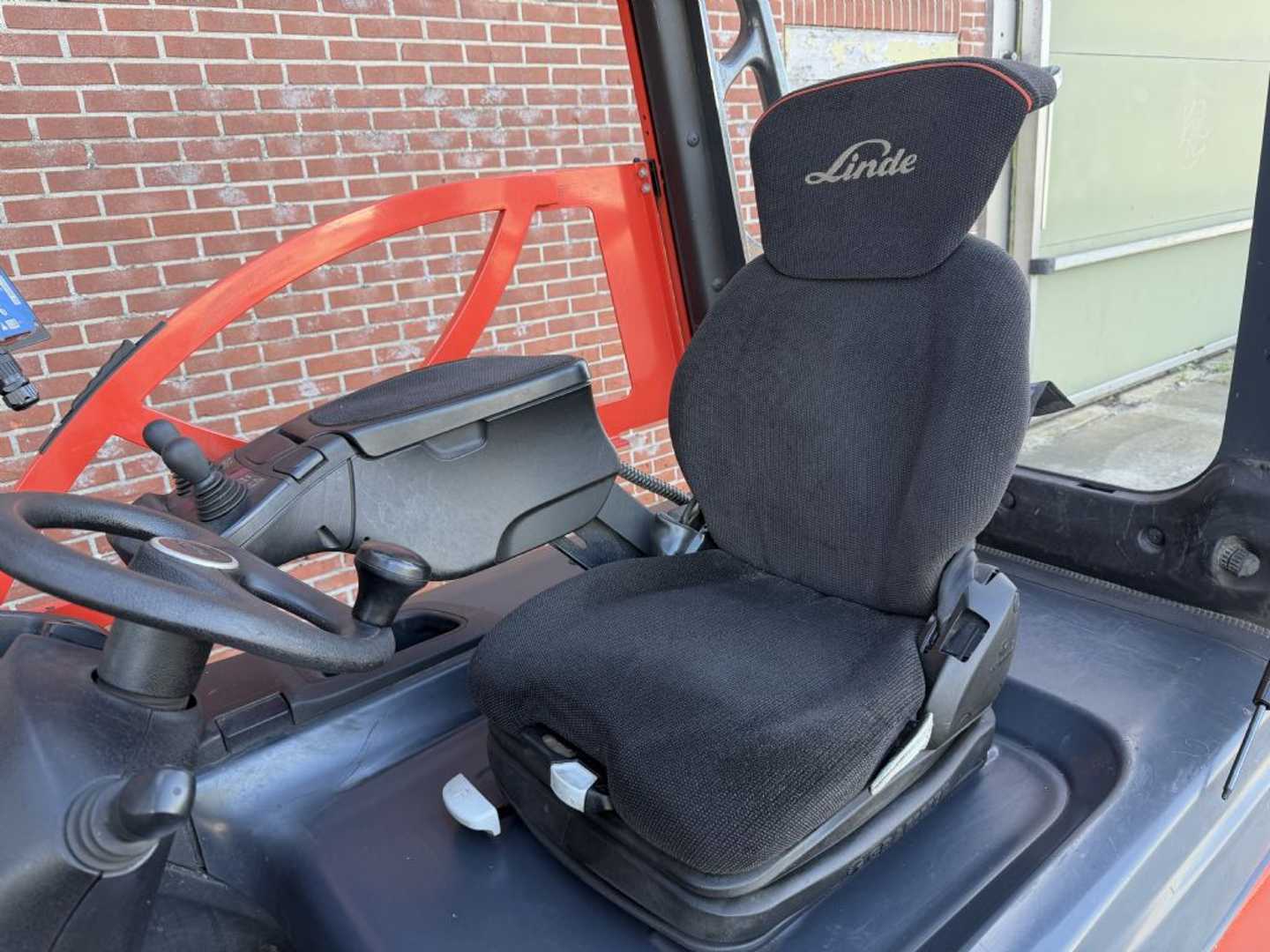 Used Forklift Linde E35L-01 4 ratų šakinis krautuvas (Image 8) Used Forklift Linde E35L-01 4 ratų šakinis krautuvas (Image 8)