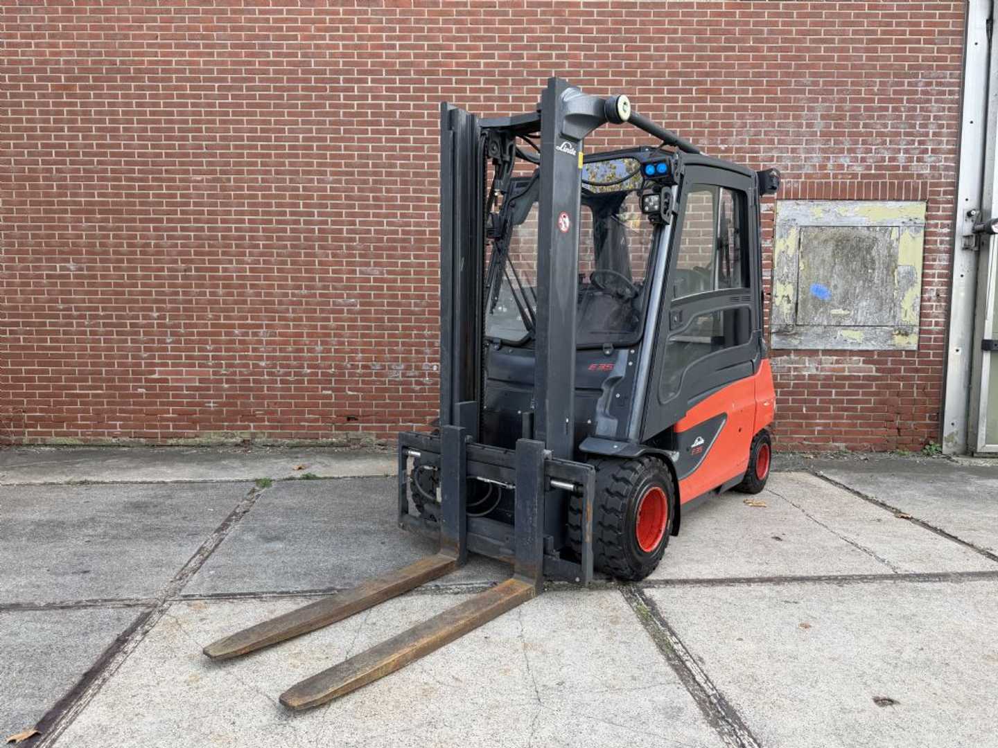 Used Forklift Linde E35L-01 4 ratų šakinis krautuvas (Image 3) Used Forklift Linde E35L-01 4 ratų šakinis krautuvas (Image 3)