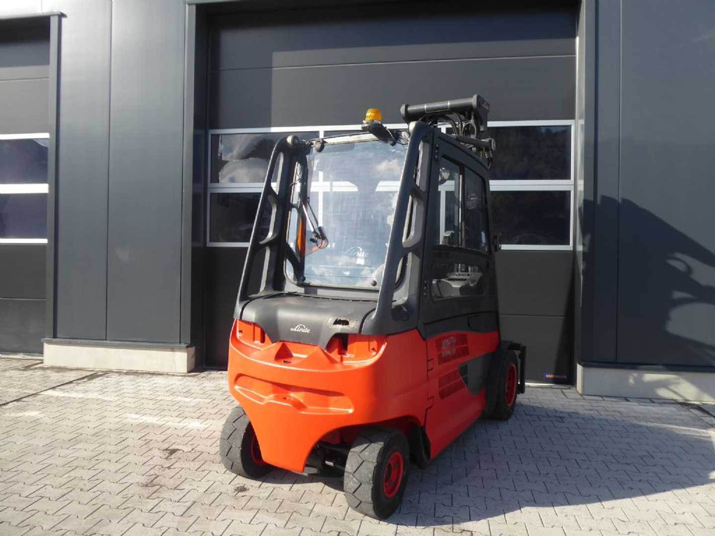Used Forklift Linde E50HL-01/600 4 ratų šakinis krautuvas (Image 3) Used Forklift Linde E50HL-01/600 4 ratų šakinis krautuvas (Image 3)