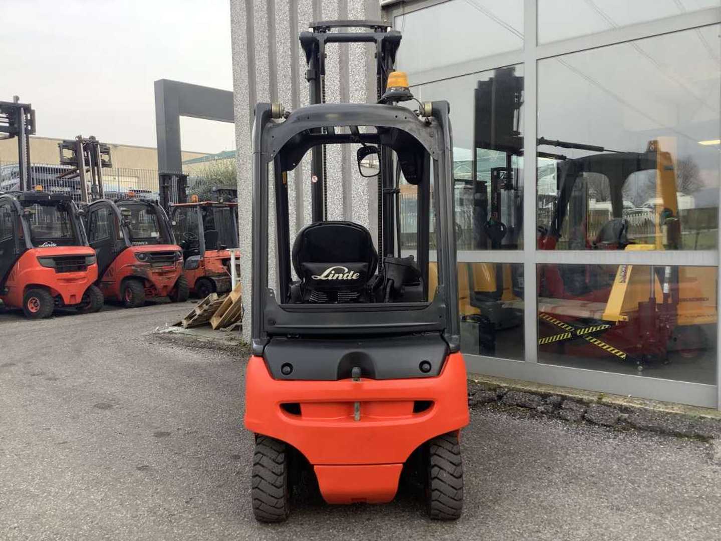 Used Forklift Linde E20PL-02 4 ratų šakinis krautuvas (Image 5) Used Forklift Linde E20PL-02 4 ratų šakinis krautuvas (Image 5)