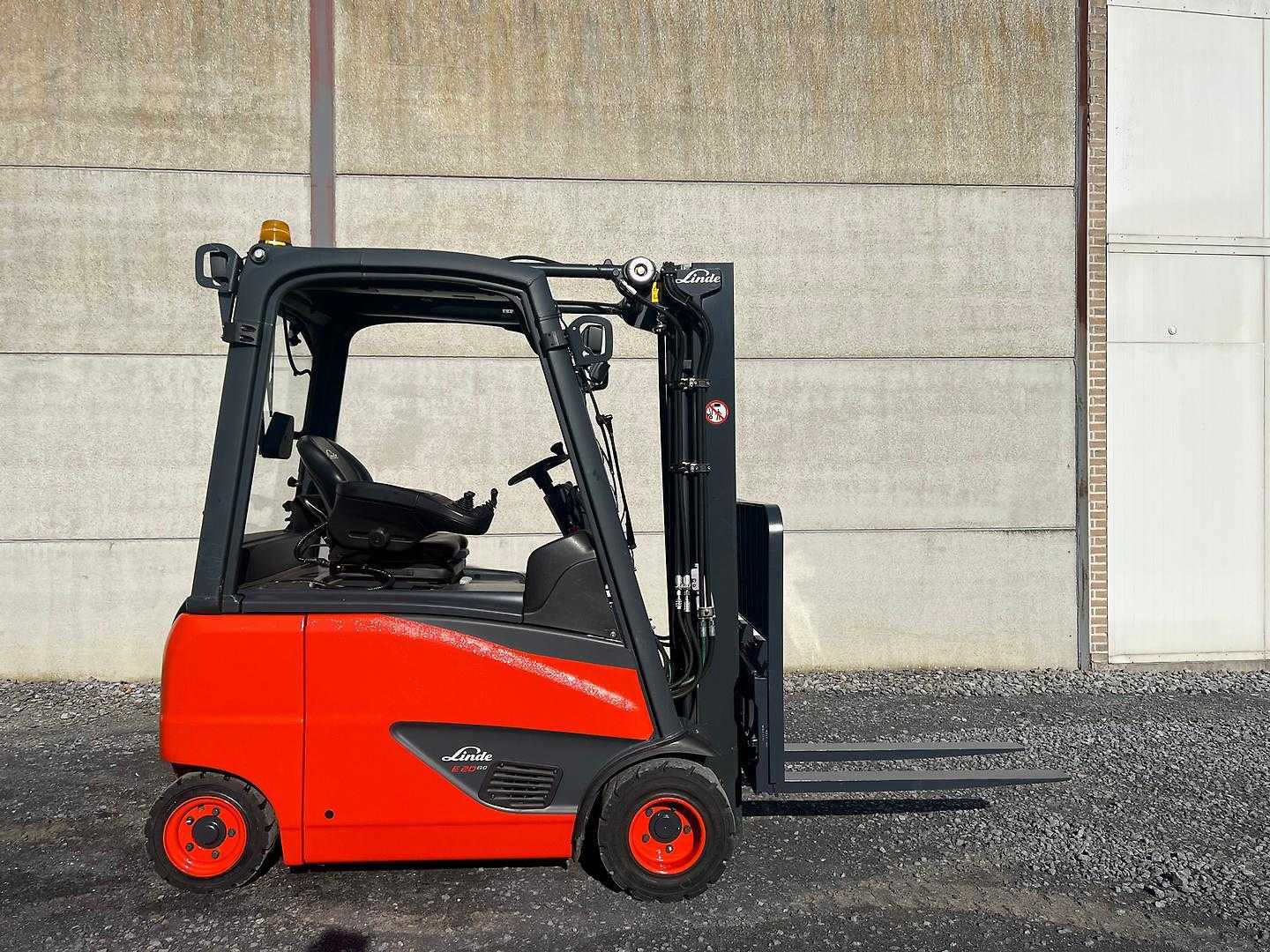 Used Forklift Linde E20PH-02 EVO 4 ratų šakinis krautuvas (Image 2) Used Forklift Linde E20PH-02 EVO 4 ratų šakinis krautuvas (Image 2)