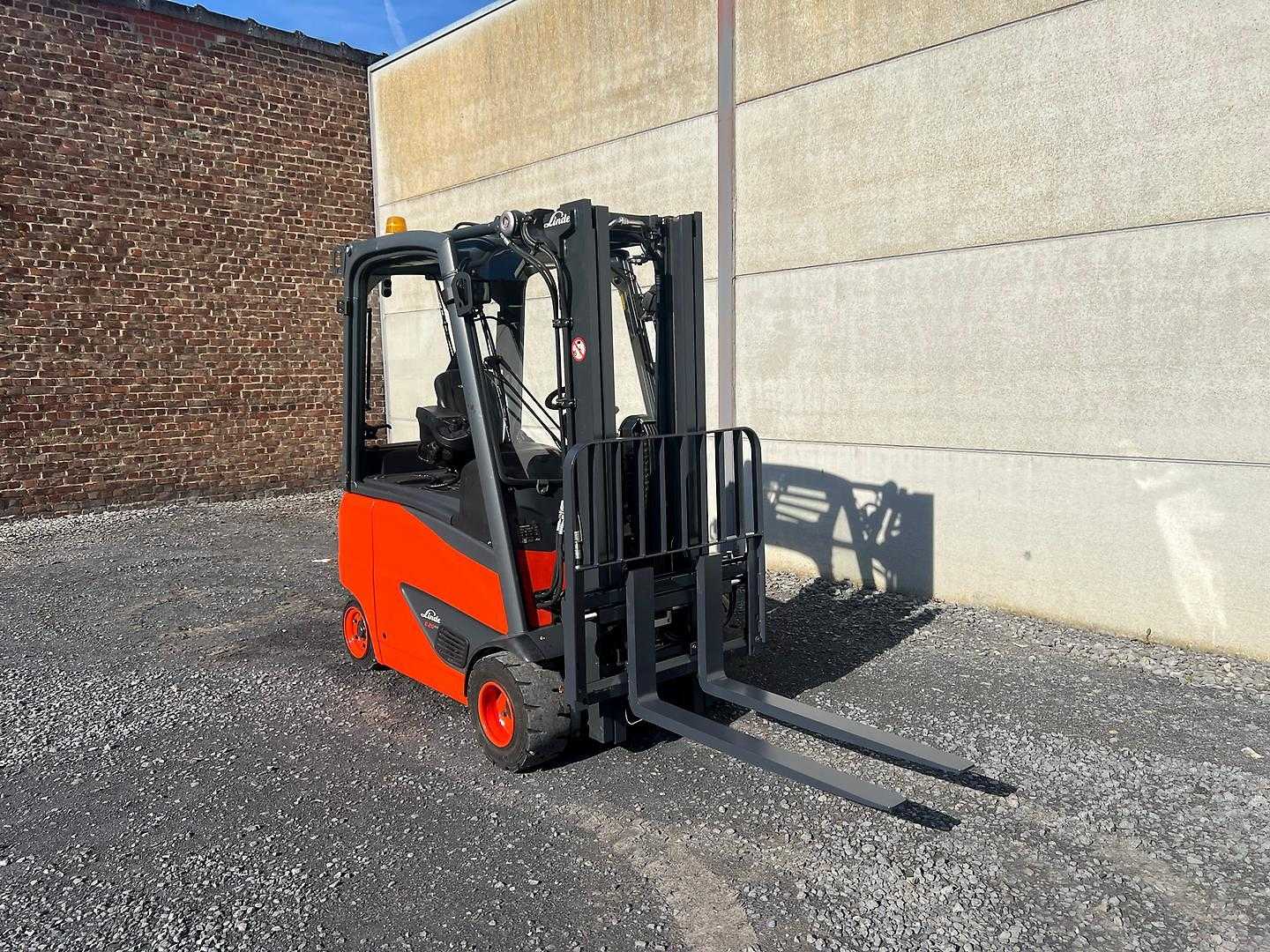 Used Forklift Linde E20PH-02 EVO 4 ratų šakinis krautuvas (Image 3) Used Forklift Linde E20PH-02 EVO 4 ratų šakinis krautuvas (Image 3)