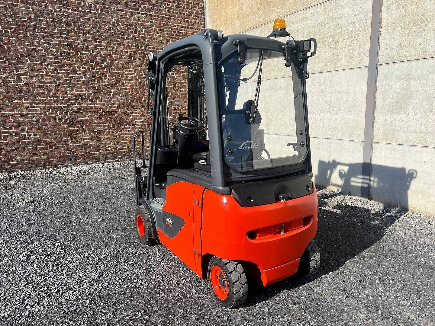 Used Forklift Linde E20PH-02 EVO 4 ratų šakinis krautuvas (Image 4) Used Forklift Linde E20PH-02 EVO 4 ratų šakinis krautuvas (Image 4)