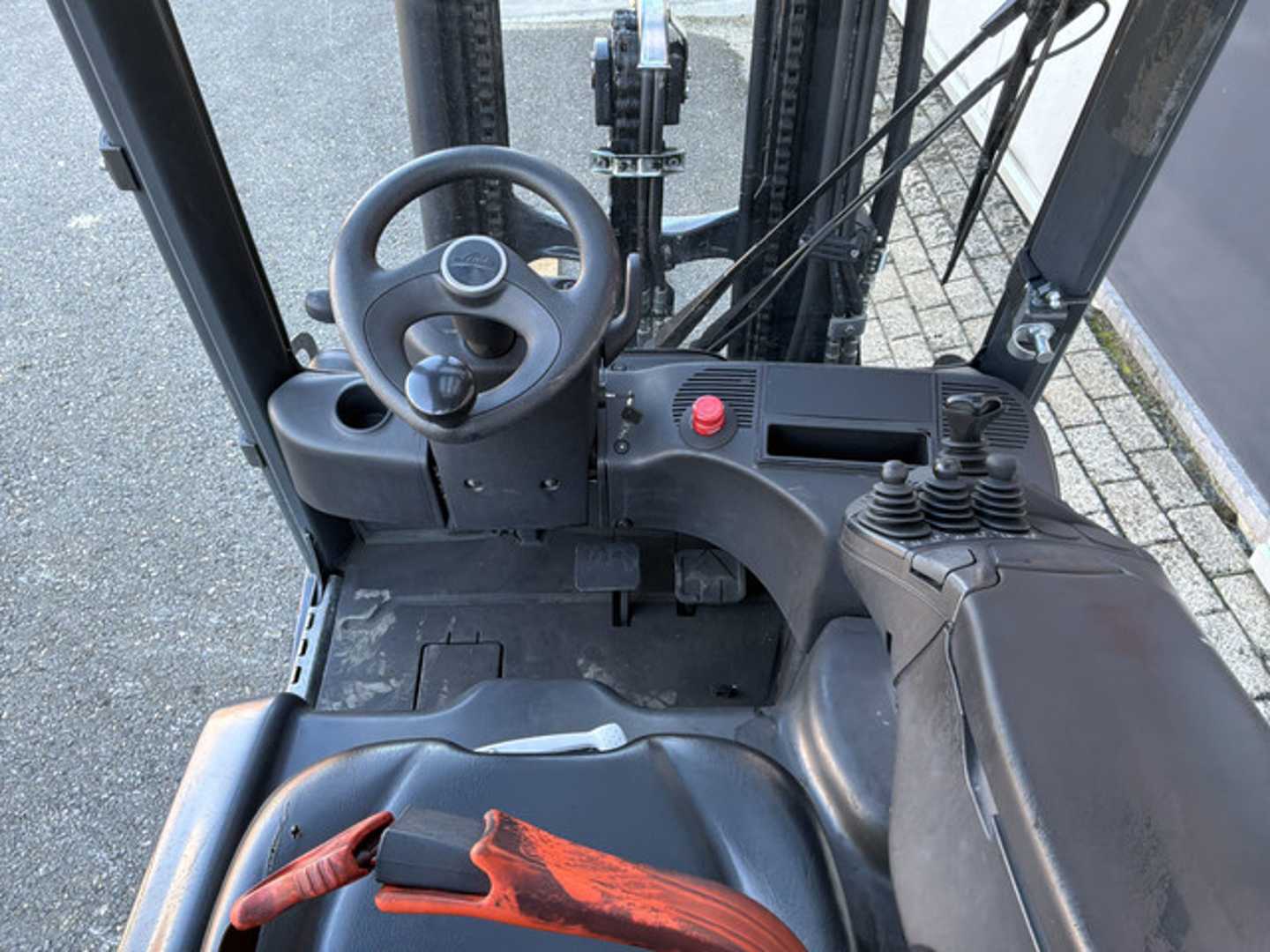 Used Forklift Linde E16P-02 4 ratų šakinis krautuvas (Image 3) Used Forklift Linde E16P-02 4 ratų šakinis krautuvas (Image 3)