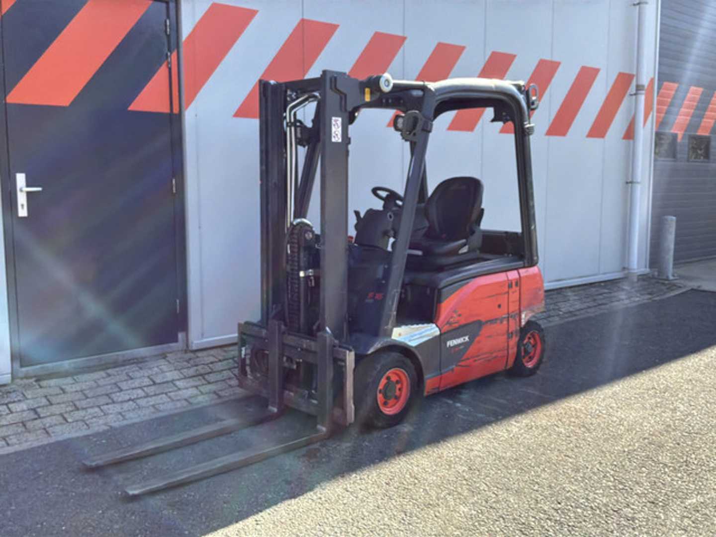 Used Forklift Linde E16P-02 4 ratų šakinis krautuvas (Image 1) Used Forklift Linde E16P-02 4 ratų šakinis krautuvas (Image 1)
