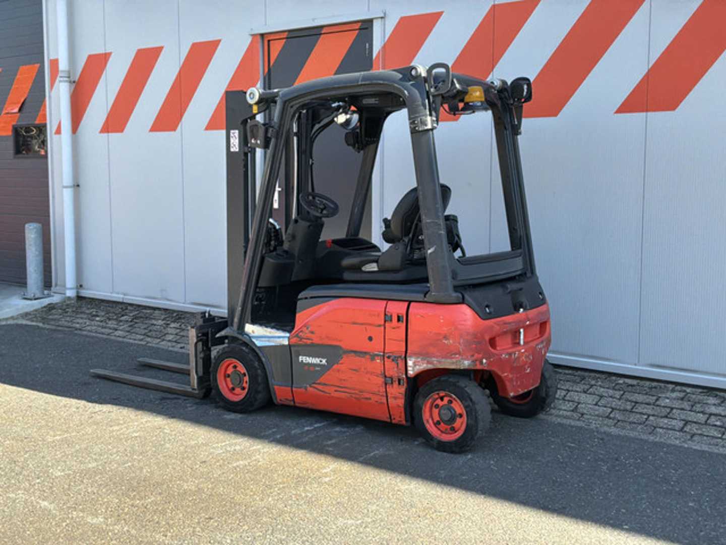 Used Forklift Linde E16P-02 4 ratų šakinis krautuvas (Image 2) Used Forklift Linde E16P-02 4 ratų šakinis krautuvas (Image 2)