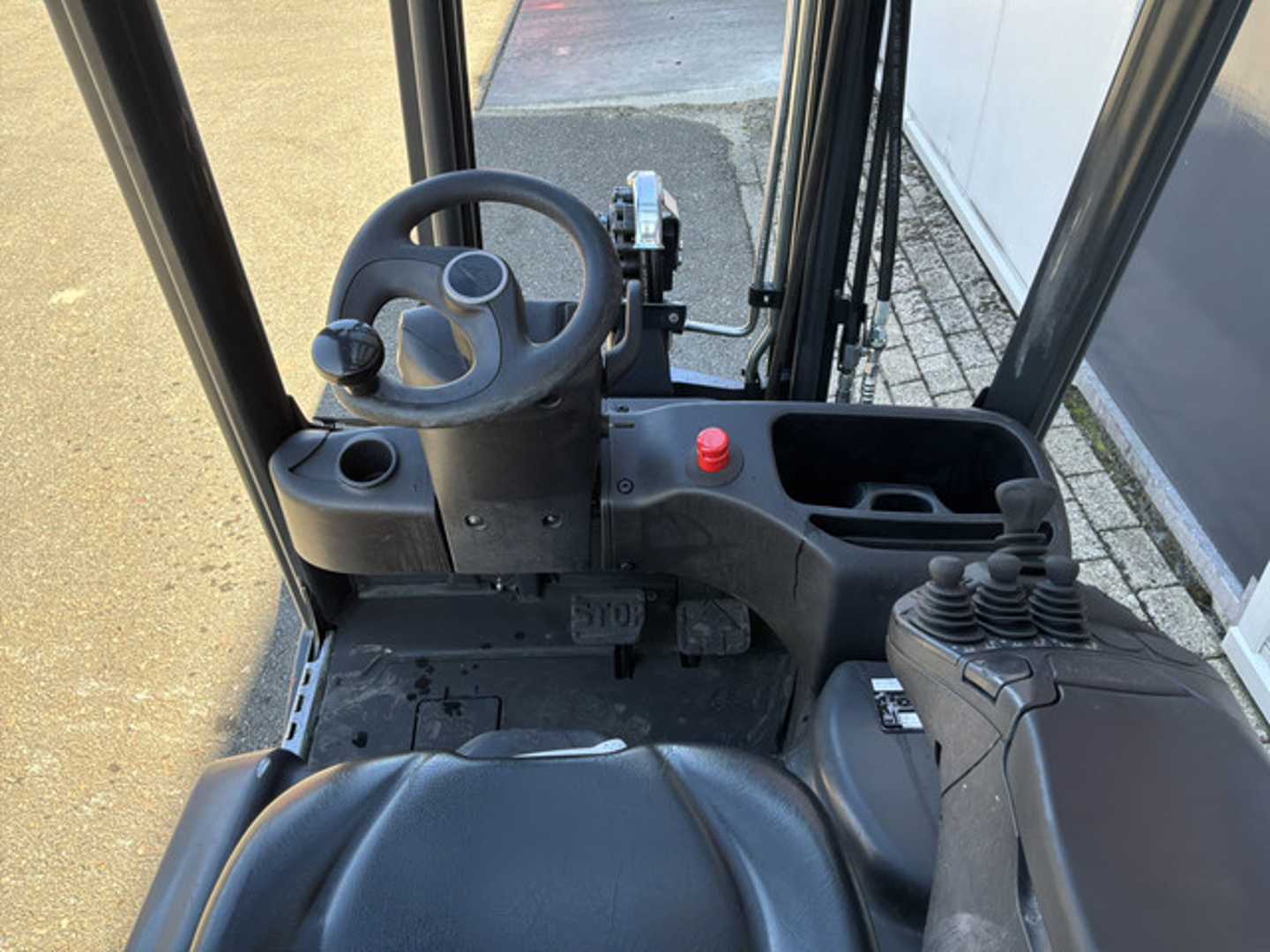 Used Forklift Linde E16P-02 4 ratų šakinis krautuvas (Image 3) Used Forklift Linde E16P-02 4 ratų šakinis krautuvas (Image 3)