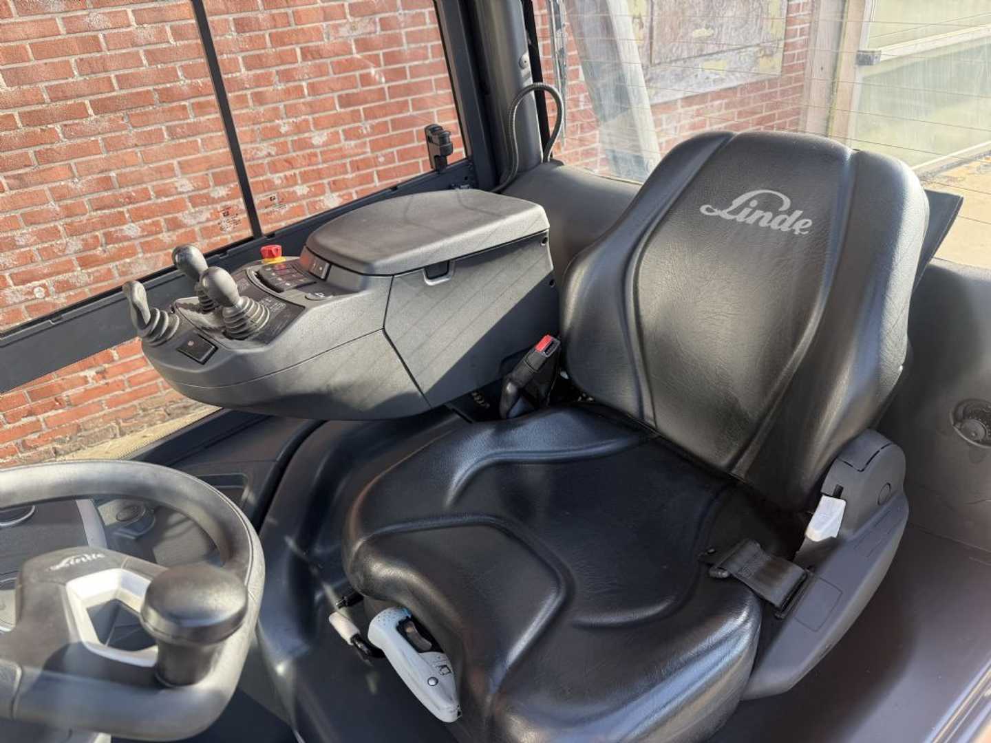Used Forklift Linde E25-01 4 ratų šakinis krautuvas (Image 7) Used Forklift Linde E25-01 4 ratų šakinis krautuvas (Image 7)