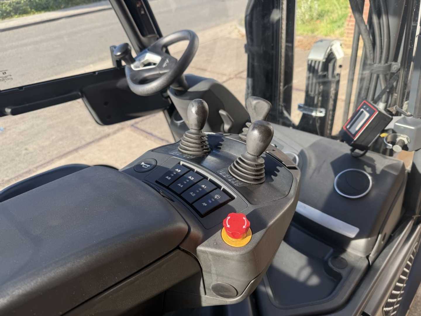 Used Forklift Linde E25-01 4 ratų šakinis krautuvas (Image 10) Used Forklift Linde E25-01 4 ratų šakinis krautuvas (Image 10)