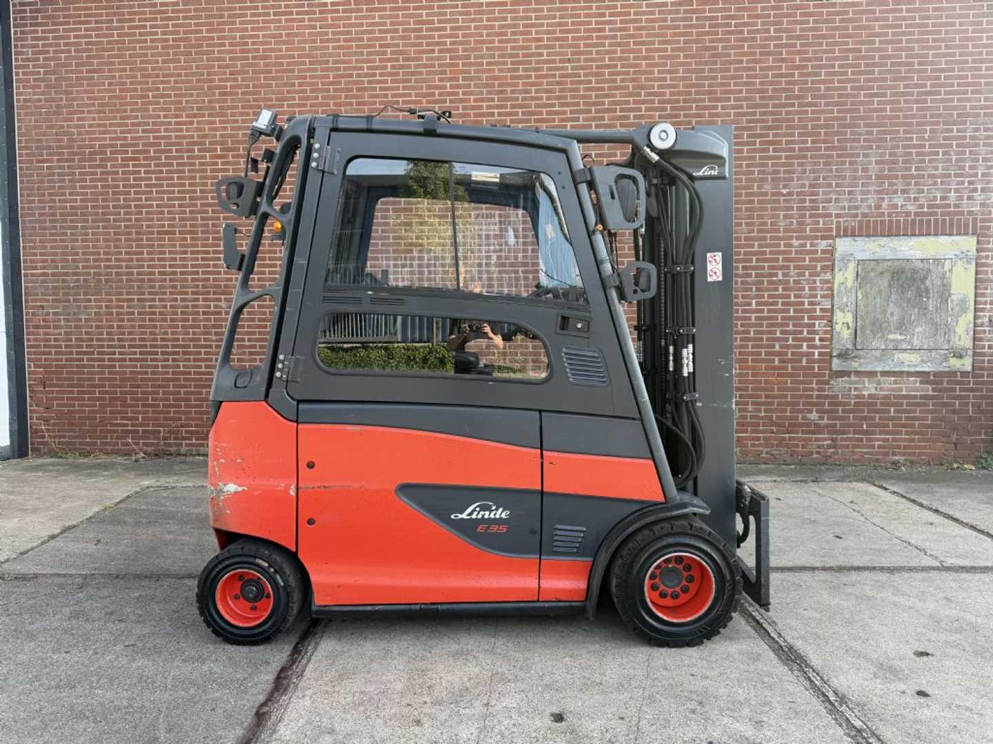 Used Forklift Linde E35HL-01 4 ratų šakinis krautuvas (Image 2) Used Forklift Linde E35HL-01 4 ratų šakinis krautuvas (Image 2)