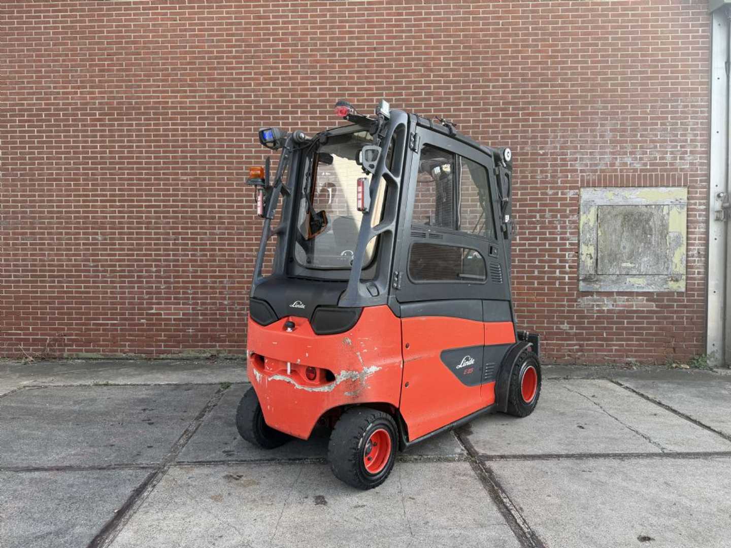 Used Forklift Linde E35HL-01 4 ratų šakinis krautuvas (Image 3) Used Forklift Linde E35HL-01 4 ratų šakinis krautuvas (Image 3)