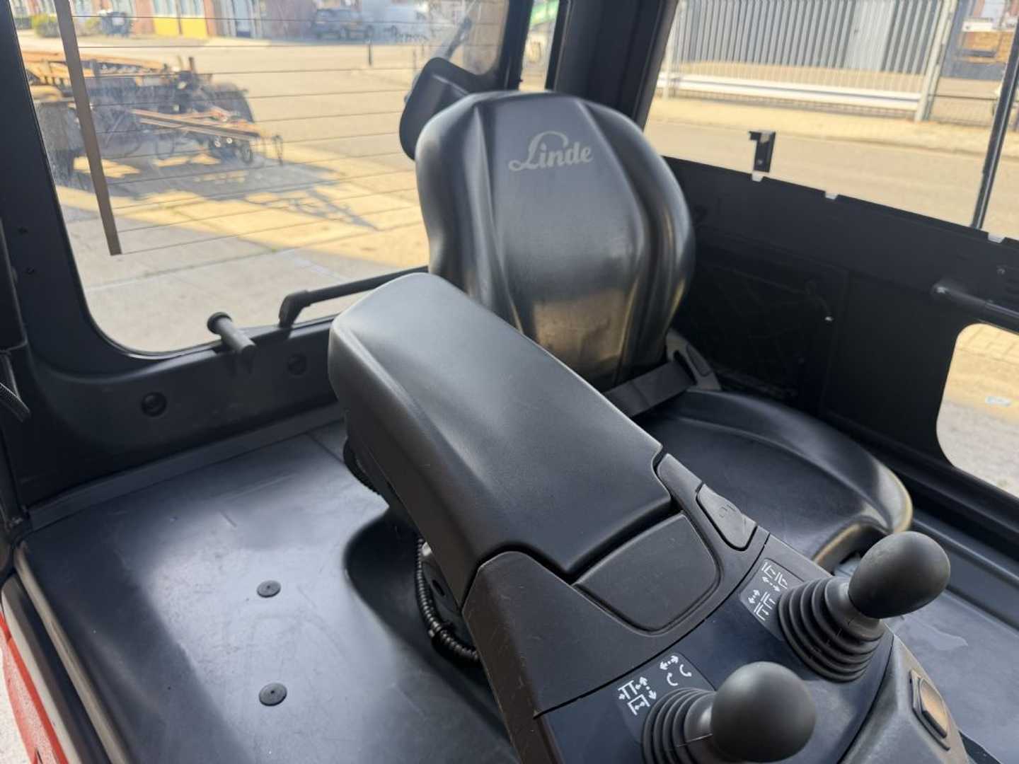 Used Forklift Linde E35HL-01 4 ratų šakinis krautuvas (Image 9) Used Forklift Linde E35HL-01 4 ratų šakinis krautuvas (Image 9)