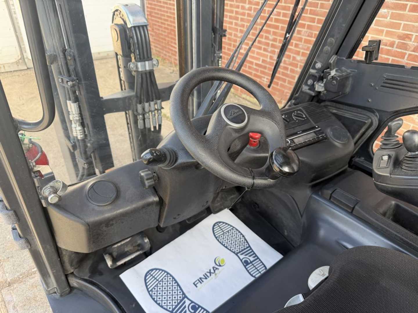 Used Forklift Linde E25L-01 4 ratų šakinis krautuvas (Image 8) Used Forklift Linde E25L-01 4 ratų šakinis krautuvas (Image 8)