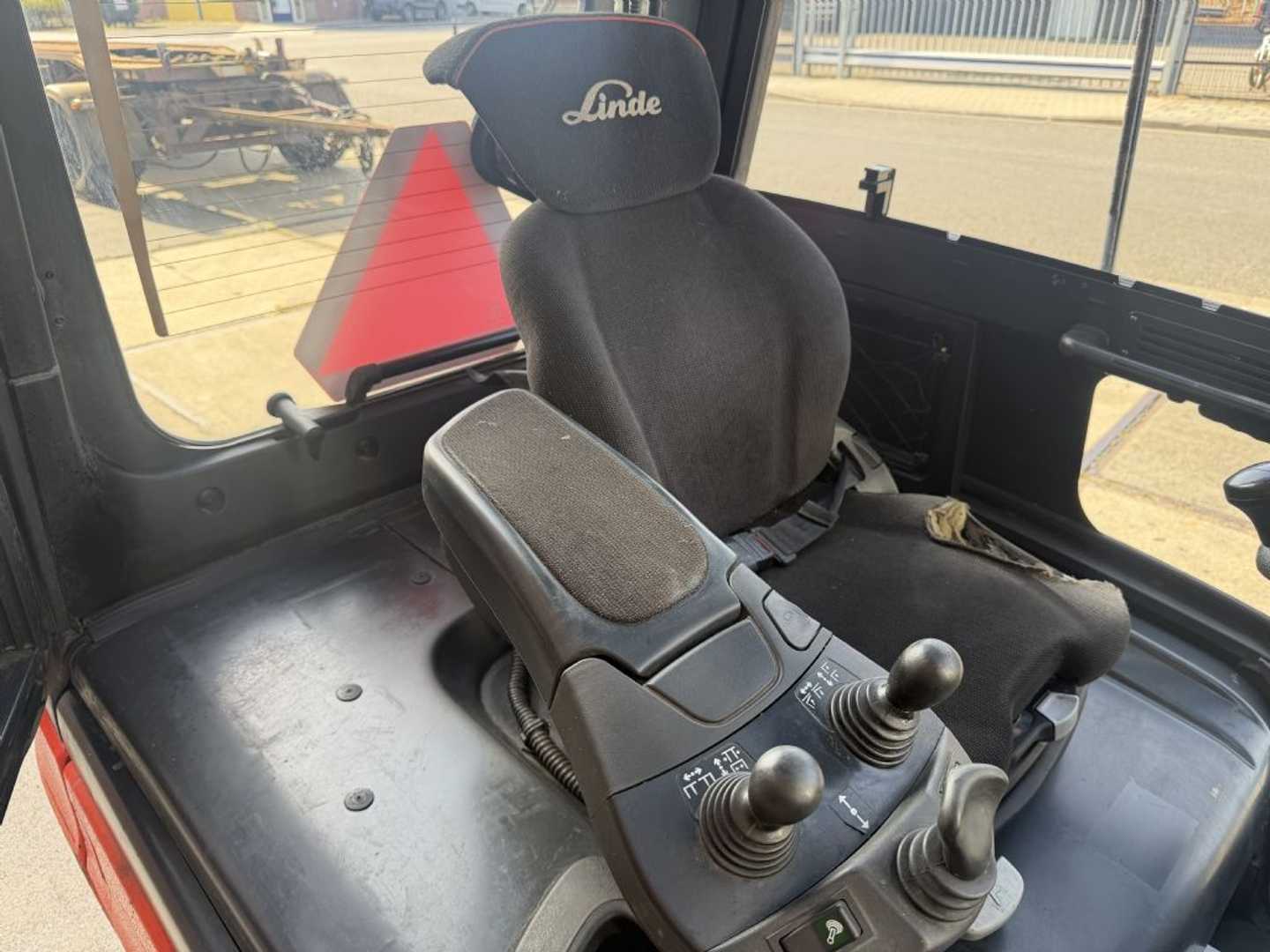 Used Forklift Linde E25L-01 4 ratų šakinis krautuvas (Image 9) Used Forklift Linde E25L-01 4 ratų šakinis krautuvas (Image 9)