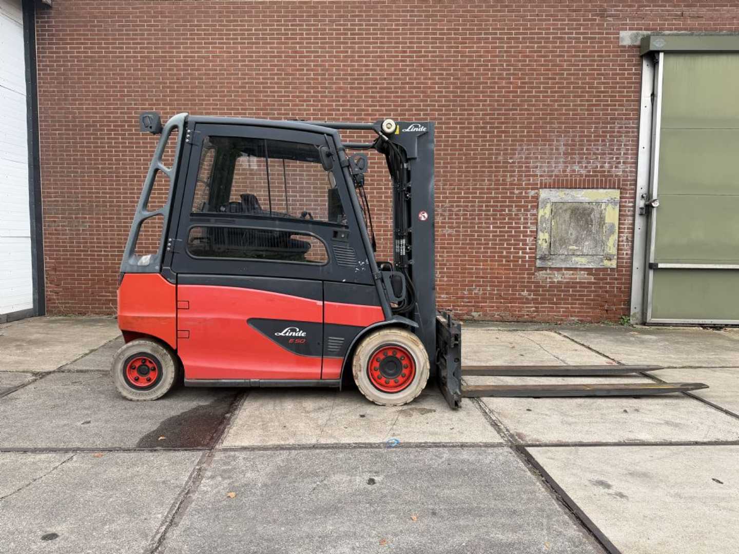 Used Forklift Linde E50HL-01 4 ratų šakinis krautuvas (Image 2) Used Forklift Linde E50HL-01 4 ratų šakinis krautuvas (Image 2)