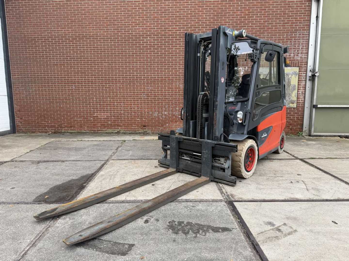 Used Forklift Linde E50HL-01 4 ratų šakinis krautuvas (Image 4) Used Forklift Linde E50HL-01 4 ratų šakinis krautuvas (Image 4)