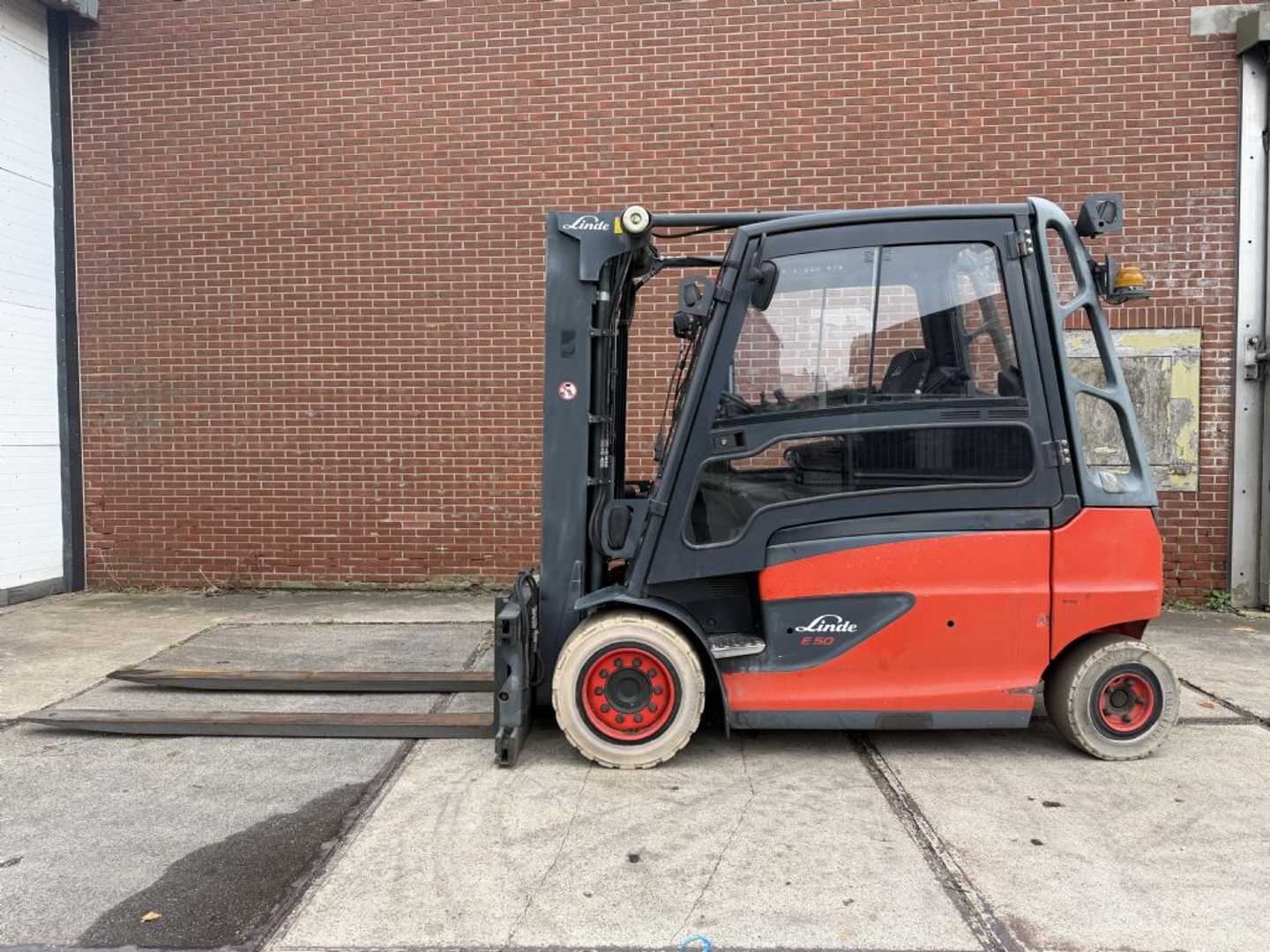 Used Forklift Linde E50HL-01 4 ratų šakinis krautuvas (Image 6) Used Forklift Linde E50HL-01 4 ratų šakinis krautuvas (Image 6)