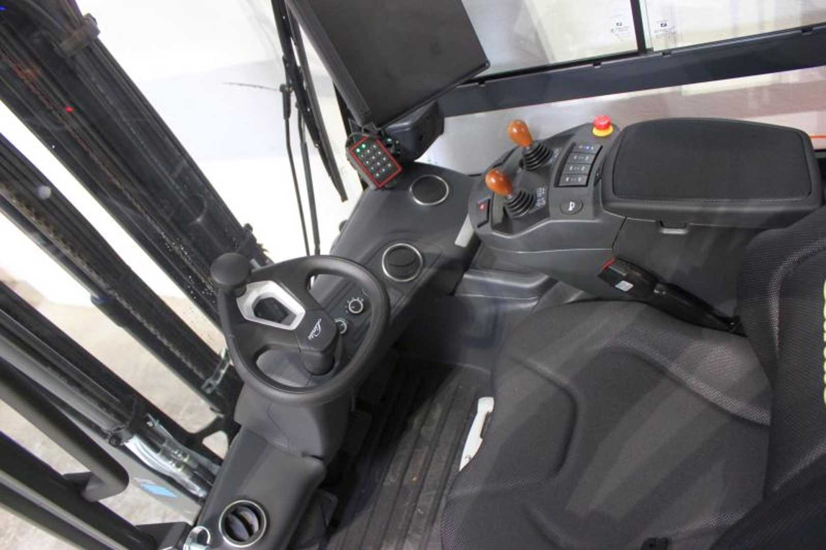 Used Forklift Linde E 30/600 H 1252 4 ratų šakinis krautuvas (Image 4) Used Forklift Linde E 30/600 H 1252 4 ratų šakinis krautuvas (Image 4)