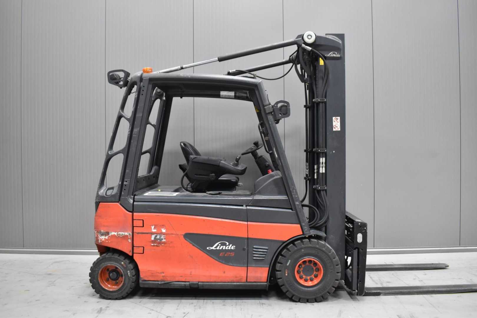 Used Forklift Linde E 25 L - 01 /58842/ 4 ratų šakinis krautuvas (Image 3) Used Forklift Linde E 25 L - 01 /58842/ 4 ratų šakinis krautuvas (Image 3)
