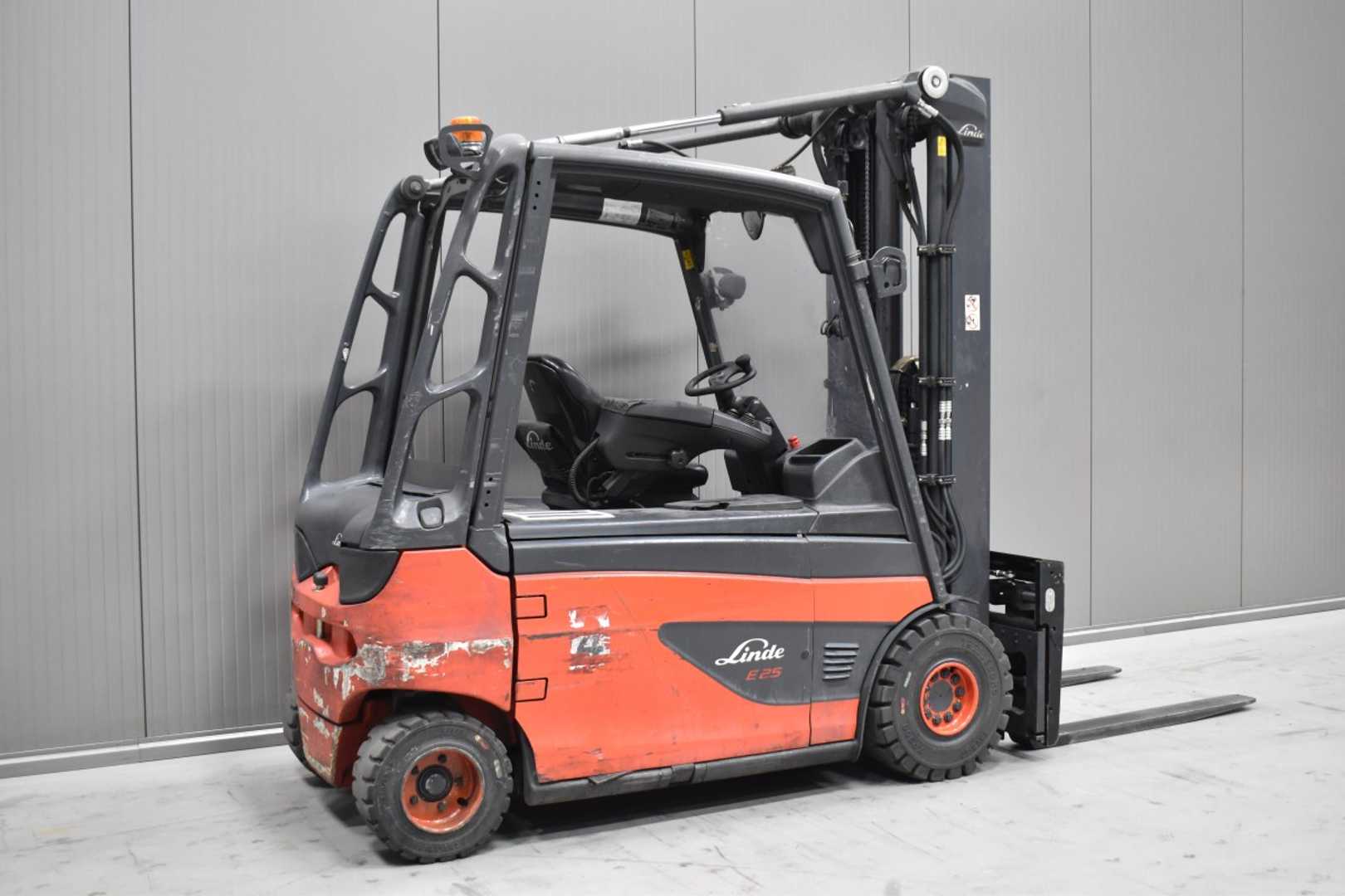 Used Forklift Linde E 25 L - 01 /58842/ 4 ratų šakinis krautuvas (Image 4) Used Forklift Linde E 25 L - 01 /58842/ 4 ratų šakinis krautuvas (Image 4)
