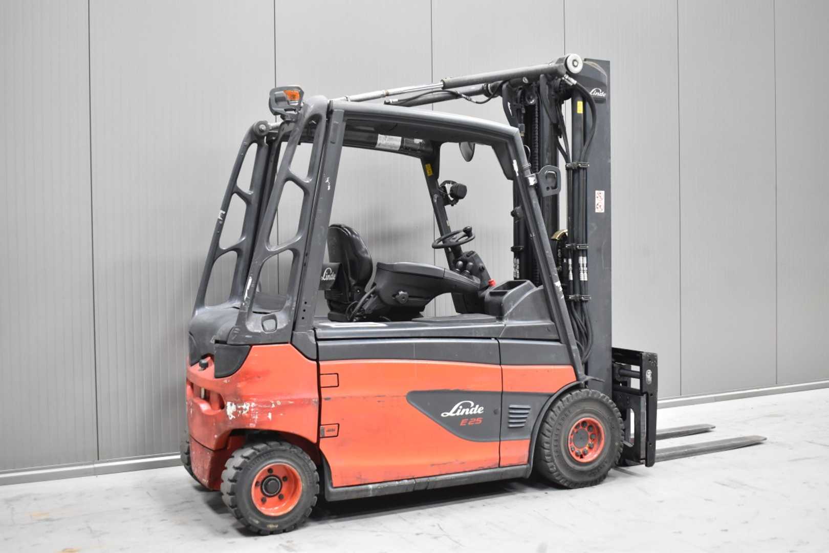 Used Forklift Linde E 25 L - 01 /58843/ 4 ratų šakinis krautuvas (Image 4) Used Forklift Linde E 25 L - 01 /58843/ 4 ratų šakinis krautuvas (Image 4)