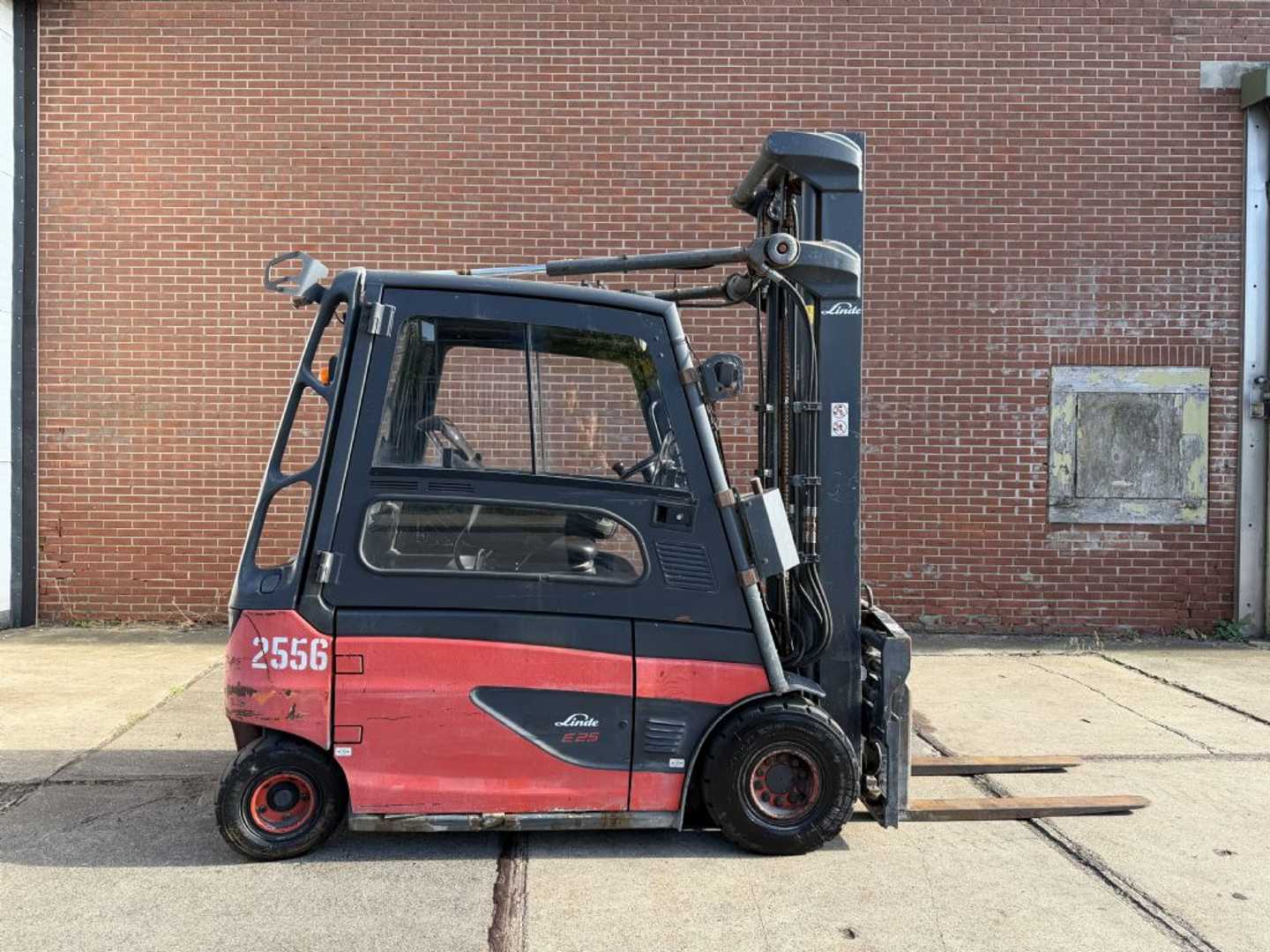 Used Forklift Linde E25L-01 4 ratų šakinis krautuvas (Image 2)