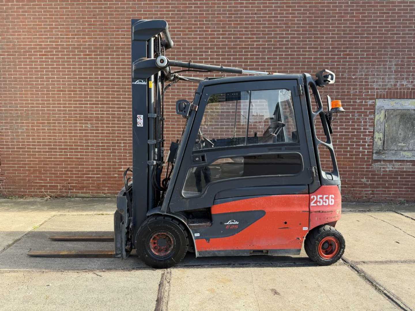 Used Forklift Linde E25L-01 4 ratų šakinis krautuvas (Image 6)
