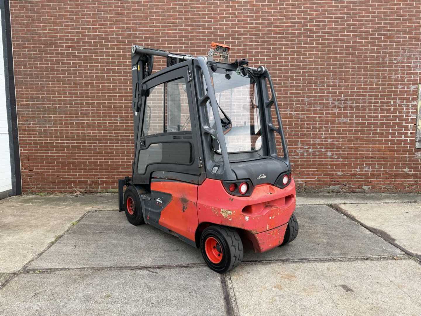 Used Forklift Linde E30L-01 4 ratų šakinis krautuvas (Image 5) Used Forklift Linde E30L-01 4 ratų šakinis krautuvas (Image 5)