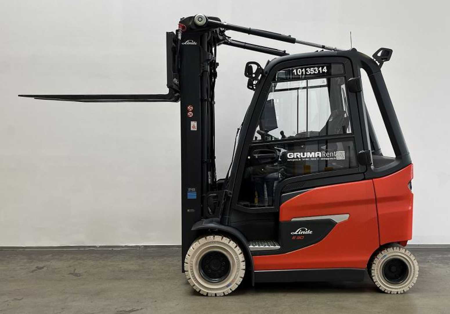 Used Forklift Linde E 30/600 H 1252 4 ratų šakinis krautuvas (Image 4) Used Forklift Linde E 30/600 H 1252 4 ratų šakinis krautuvas (Image 4)
