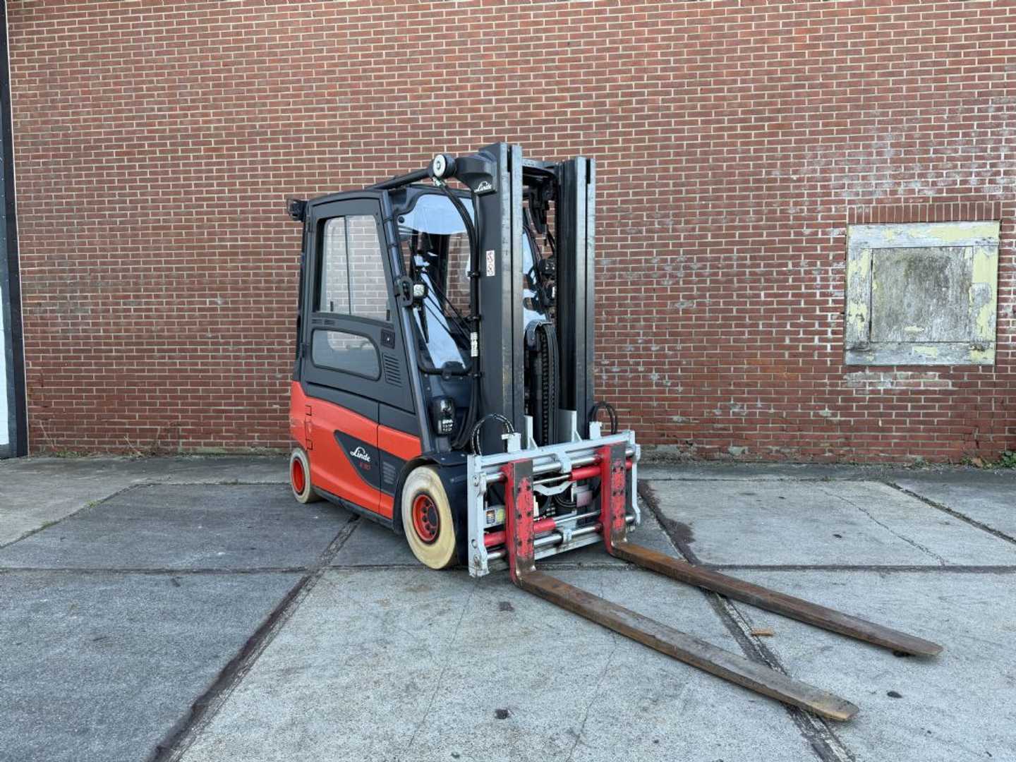 Used Forklift Linde E30L-01 4 ratų šakinis krautuvas (Image 1) Used Forklift Linde E30L-01 4 ratų šakinis krautuvas (Image 1)