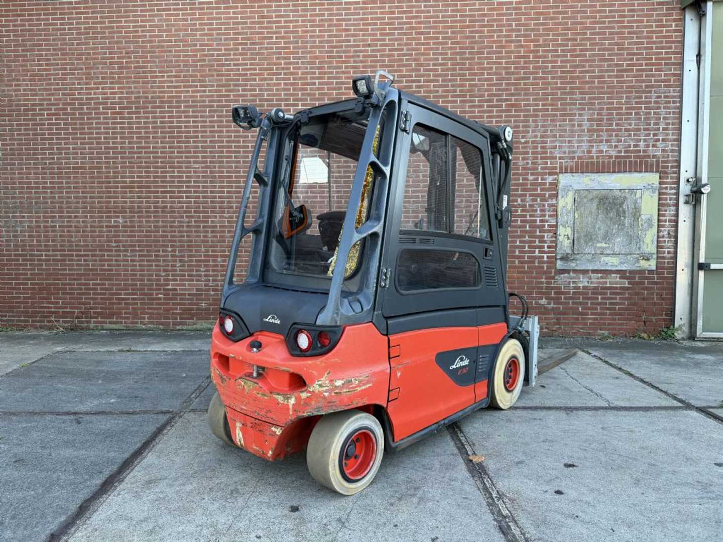 Used Forklift Linde E30L-01 4 ratų šakinis krautuvas (Image 3) Used Forklift Linde E30L-01 4 ratų šakinis krautuvas (Image 3)