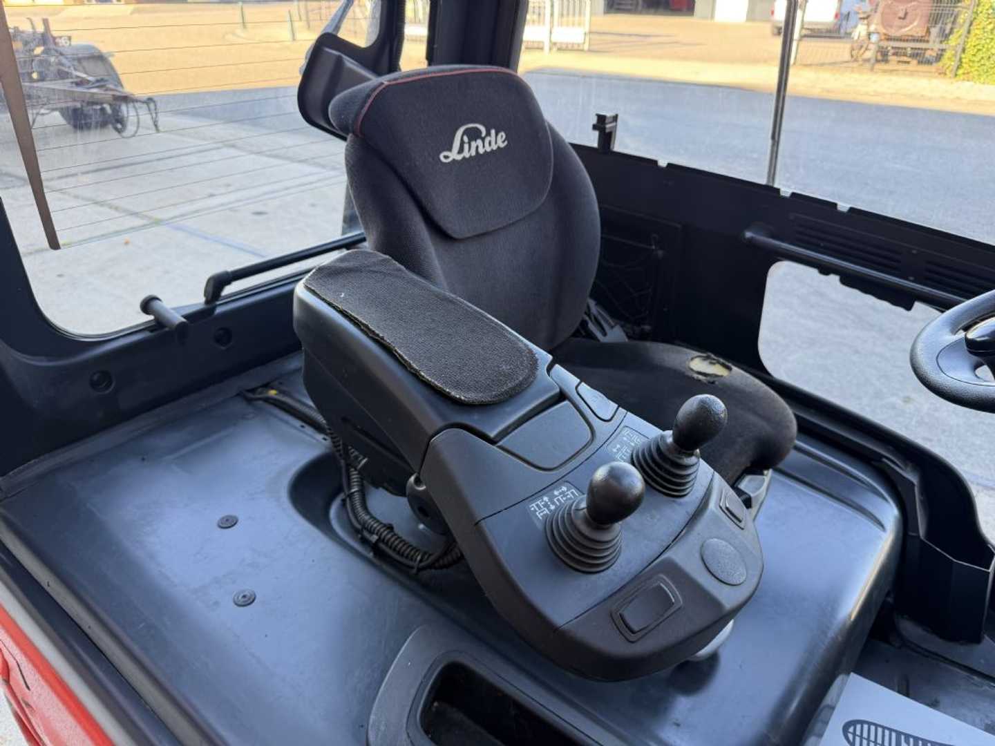 Used Forklift Linde E30L-01 4 ratų šakinis krautuvas (Image 7) Used Forklift Linde E30L-01 4 ratų šakinis krautuvas (Image 7)