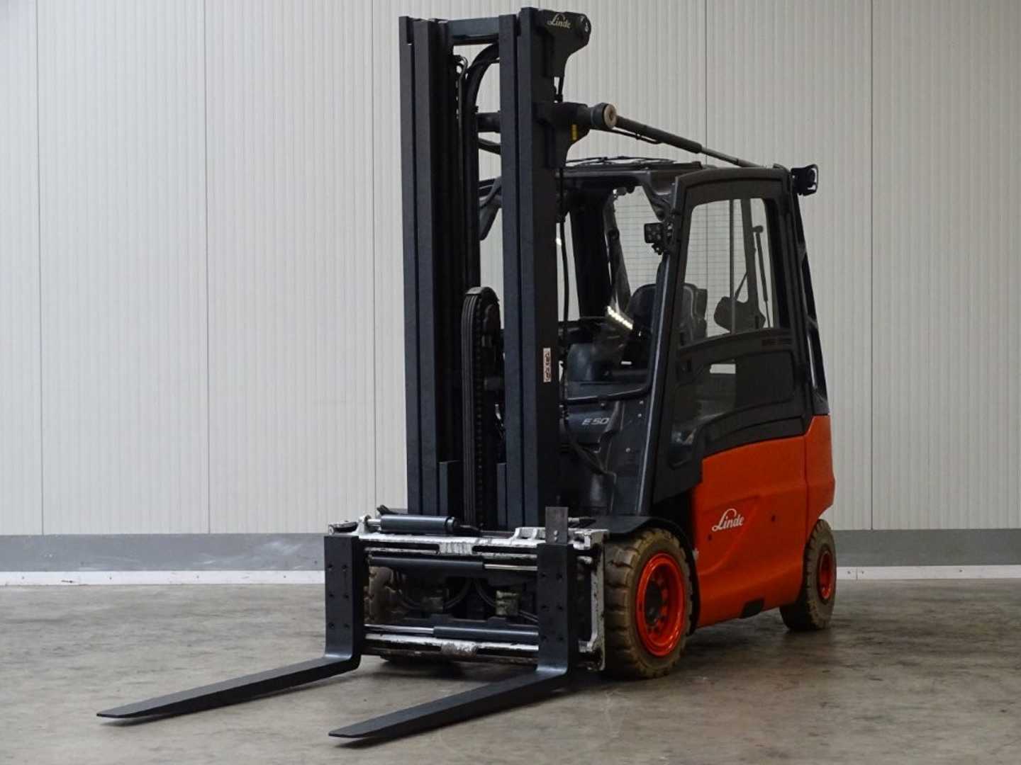 Used Forklift Linde E50HL-01 - TRIPLEX 4 ratų šakinis krautuvas (Image 1) Used Forklift Linde E50HL-01 - TRIPLEX 4 ratų šakinis krautuvas (Image 1)