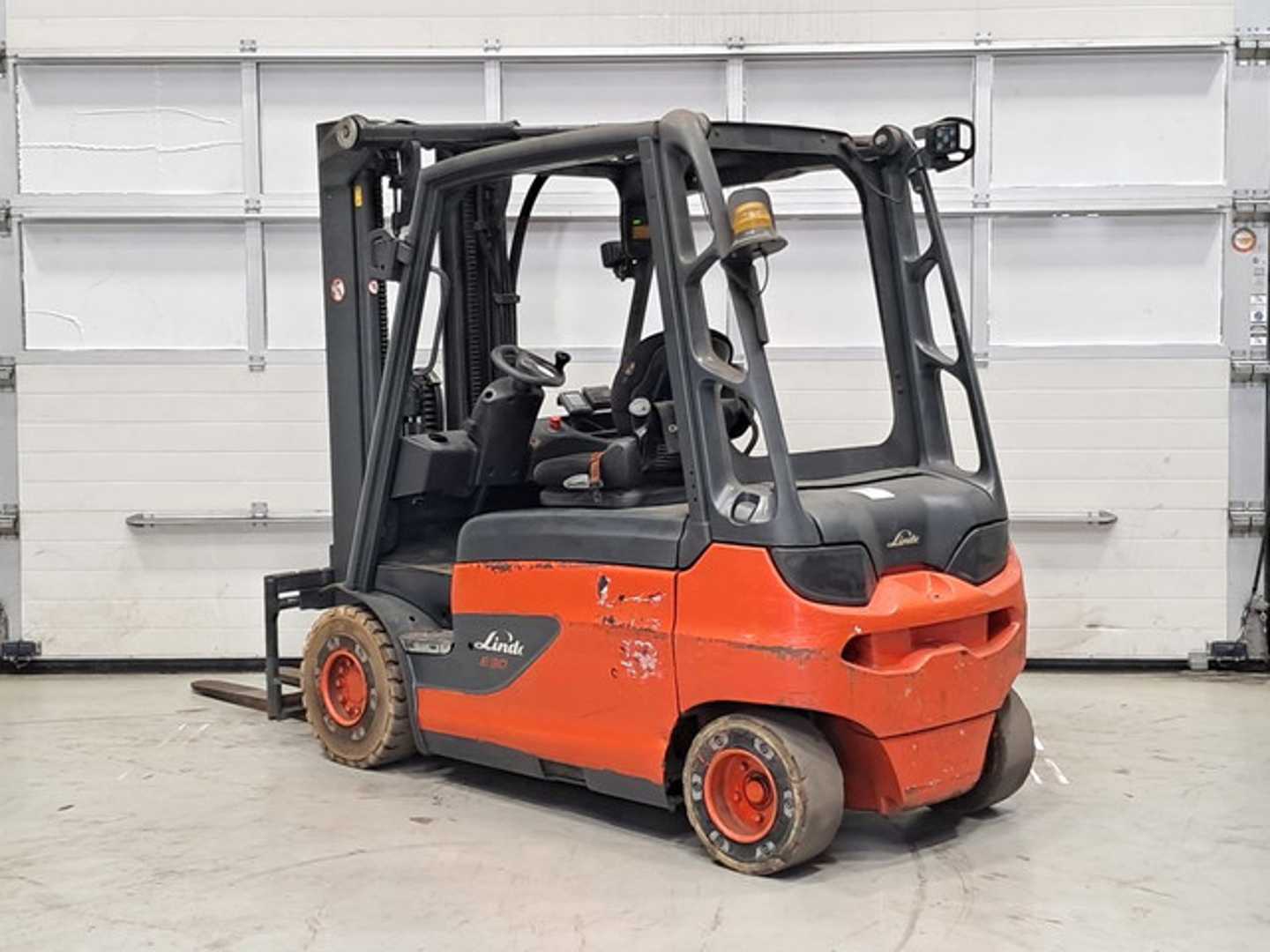 Used Forklift Linde E30L-01 4 ratų šakinis krautuvas (Image 3) Used Forklift Linde E30L-01 4 ratų šakinis krautuvas (Image 3)