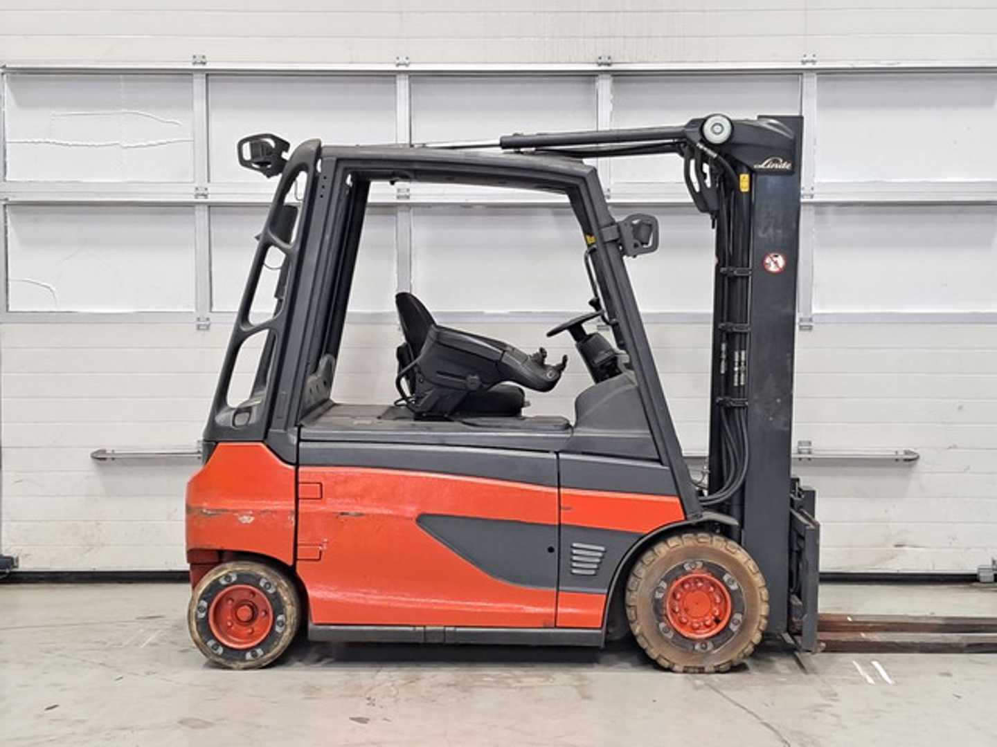 Used Forklift Linde E30L-01 4 ratų šakinis krautuvas (Image 5) Used Forklift Linde E30L-01 4 ratų šakinis krautuvas (Image 5)