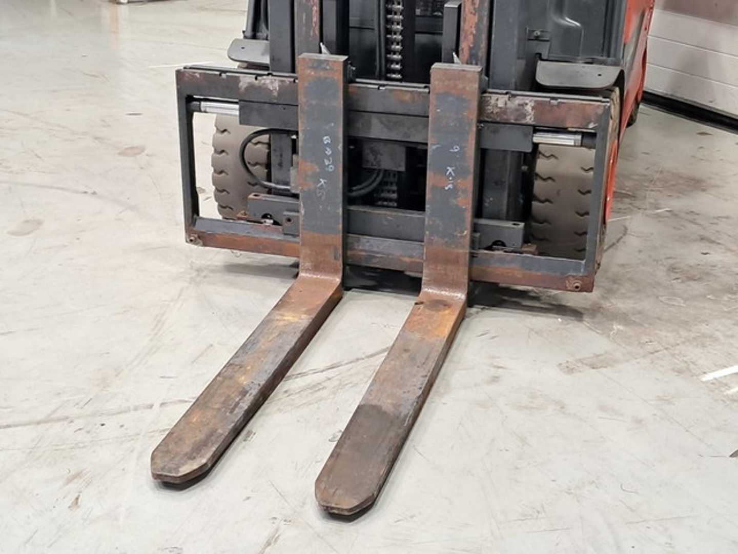 Used Forklift Linde E30L-01 4 ratų šakinis krautuvas (Image 7) Used Forklift Linde E30L-01 4 ratų šakinis krautuvas (Image 7)