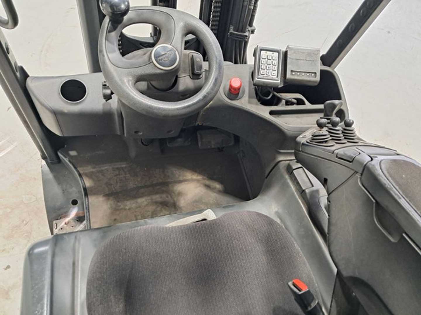 Used Forklift Linde E30L-01 4 ratų šakinis krautuvas (Image 8) Used Forklift Linde E30L-01 4 ratų šakinis krautuvas (Image 8)