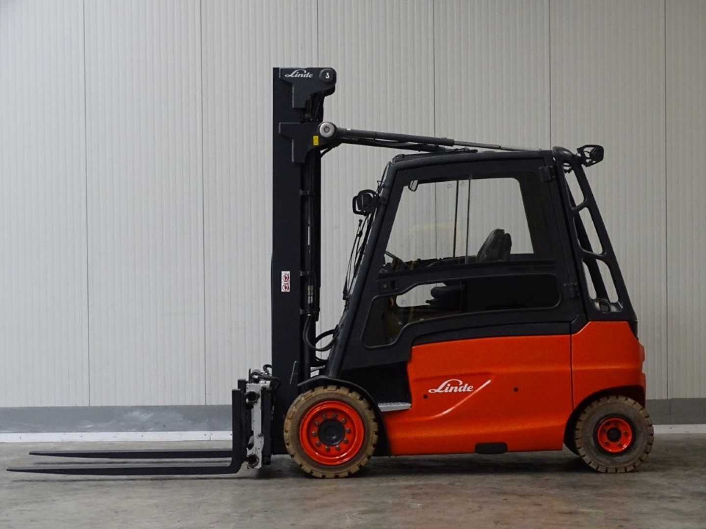 Used Forklift Linde E50HL-01 - TRIPLEX 4 ratų šakinis krautuvas (Image 4) Used Forklift Linde E50HL-01 - TRIPLEX 4 ratų šakinis krautuvas (Image 4)