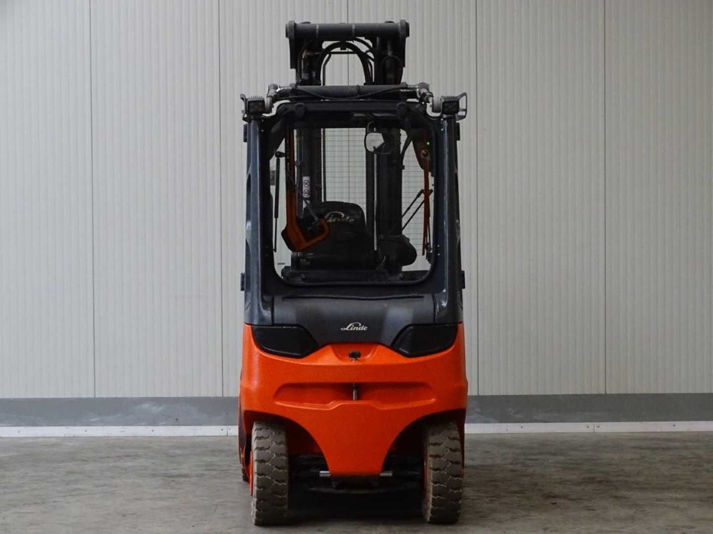 Used Forklift Linde E50HL-01 - TRIPLEX 4 ratų šakinis krautuvas (Image 5) Used Forklift Linde E50HL-01 - TRIPLEX 4 ratų šakinis krautuvas (Image 5)