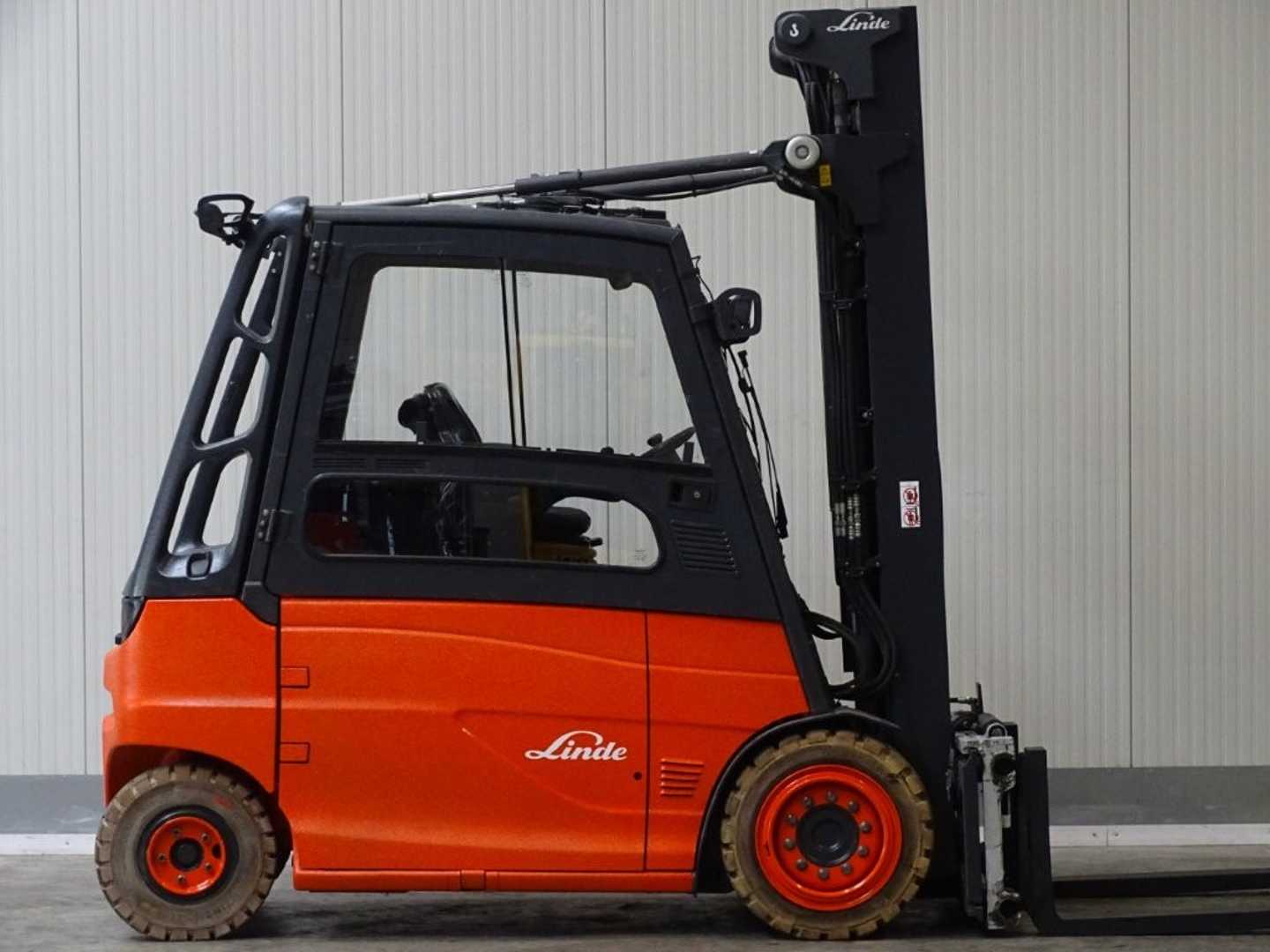 Used Forklift Linde E50HL-01 - TRIPLEX 4 ratų šakinis krautuvas (Image 6) Used Forklift Linde E50HL-01 - TRIPLEX 4 ratų šakinis krautuvas (Image 6)