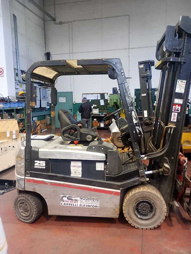 Used Forklift Nissan QX25 4 ratų šakinis krautuvas (Image 2) Used Forklift Nissan QX25 4 ratų šakinis krautuvas (Image 2)