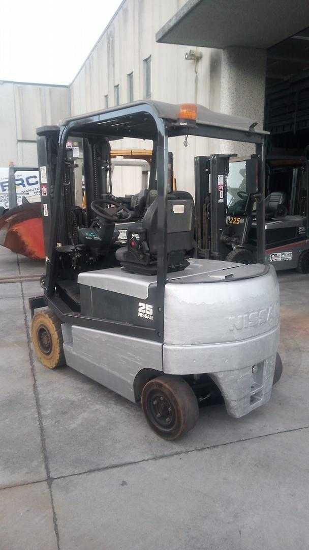 Used Forklift Nissan QX 25 4 ratų šakinis krautuvas (Image 2) Used Forklift Nissan QX 25 4 ratų šakinis krautuvas (Image 2)